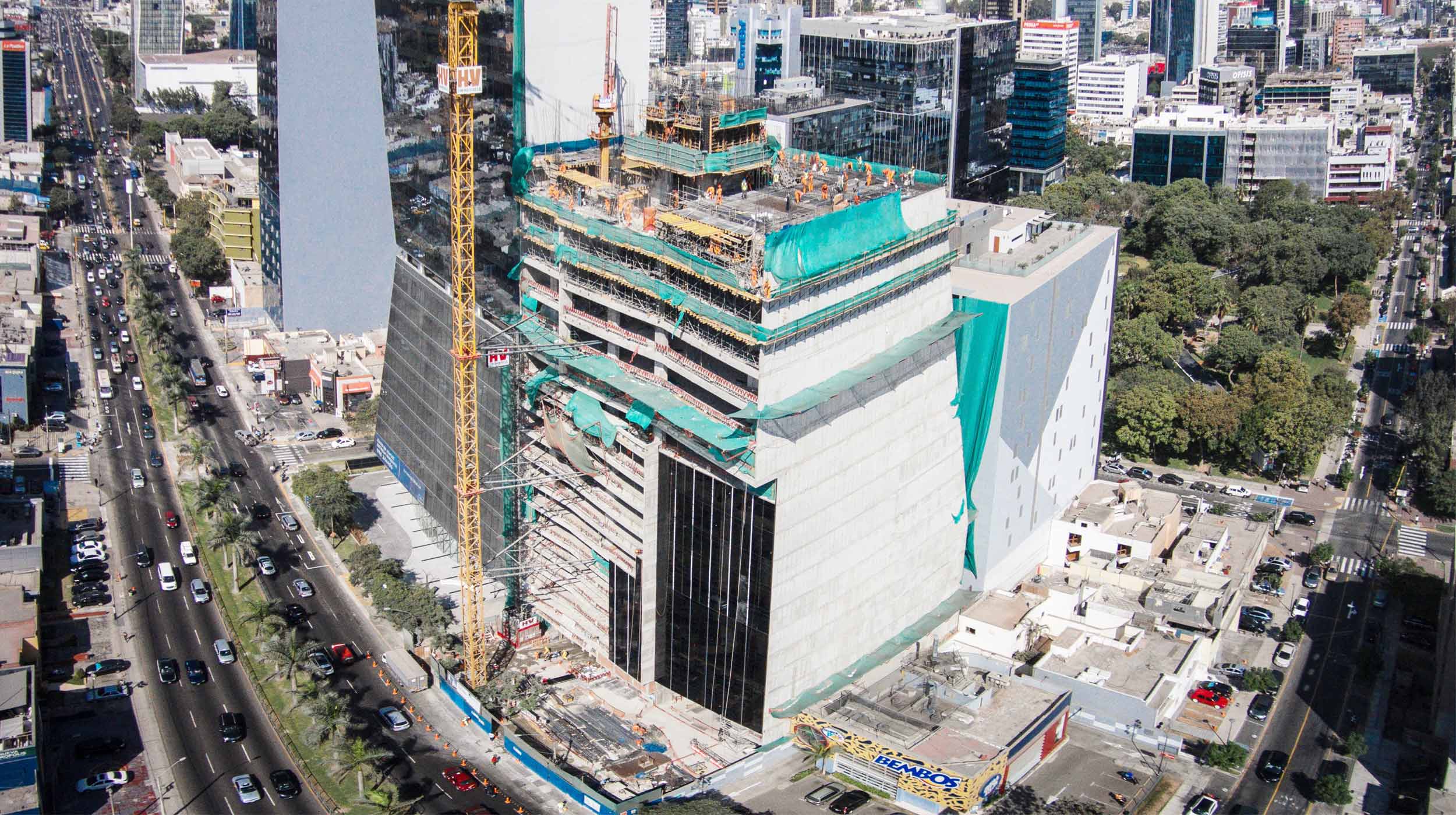 La torre comercial de más de 90 m de altura será uno de los edificios más altos de Lima y está ubicada en el centro financiero de Perú.