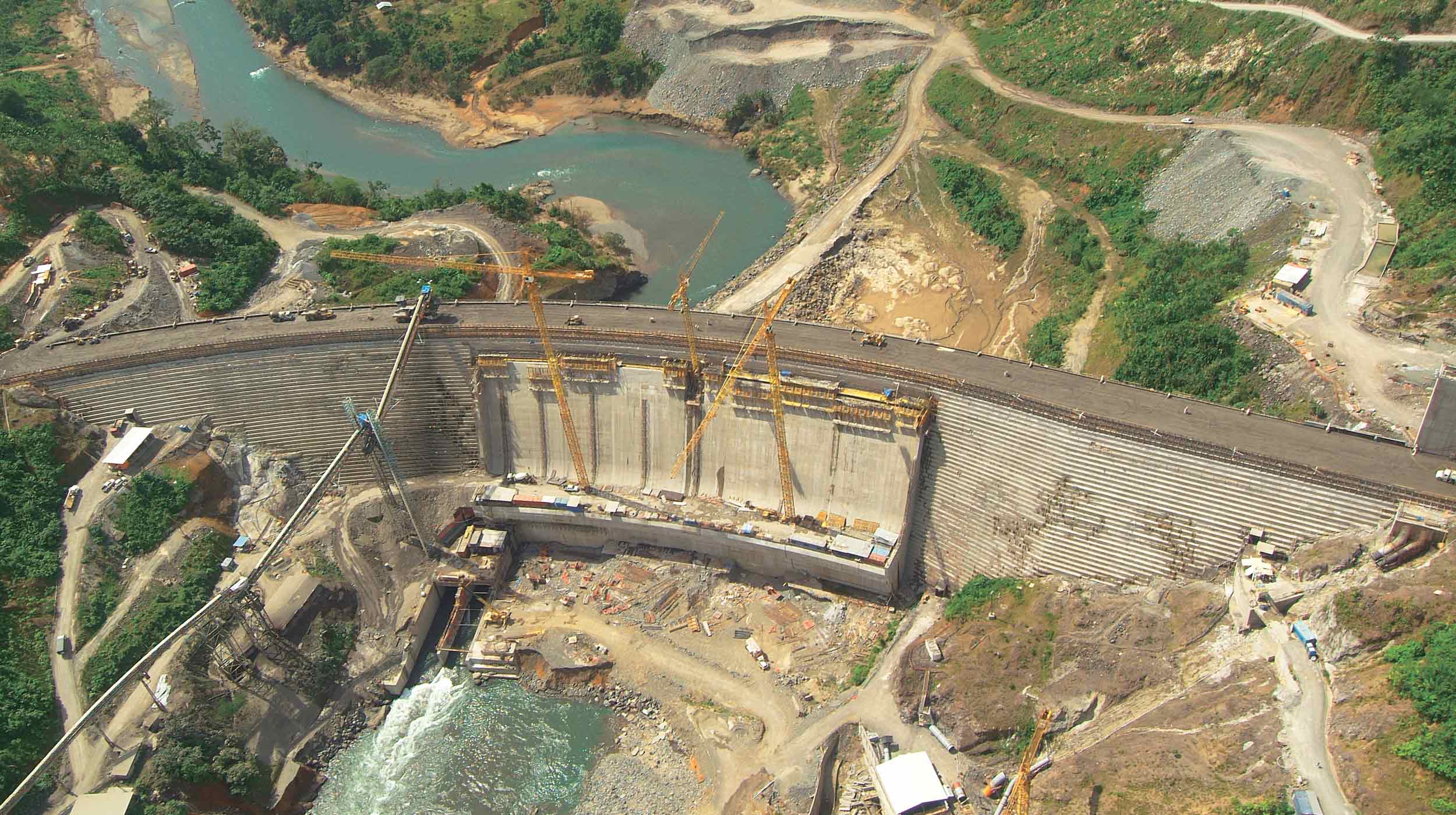 Esta gran obra, ubicada en la provincia panameña de Bocas del Toro, contempla en su fase principal la presa del futuro embalse en el río Changuinola.