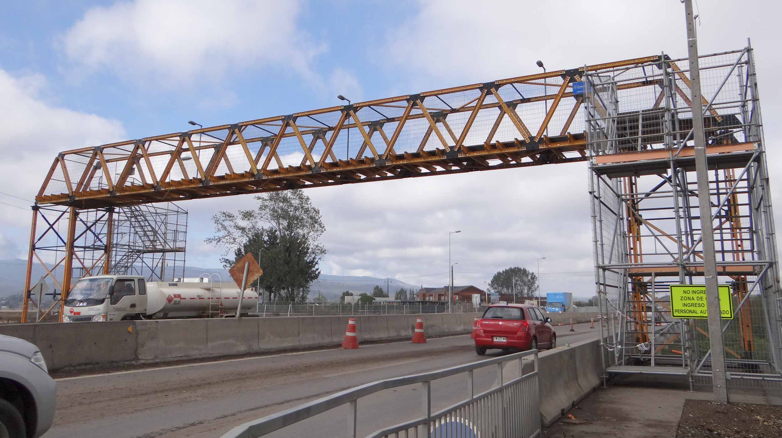 La Ruta 160, en el tramo entre Coronel y la zona de Tres Pinos, considera un trazado cercano a los 88 kilómetros.