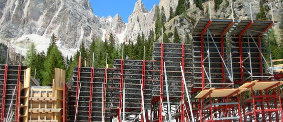 Puente sobre el Río Rudavoi, Belluno, Italia