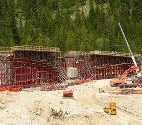 Puente sobre el Río Rudavoi, Belluno, Italia