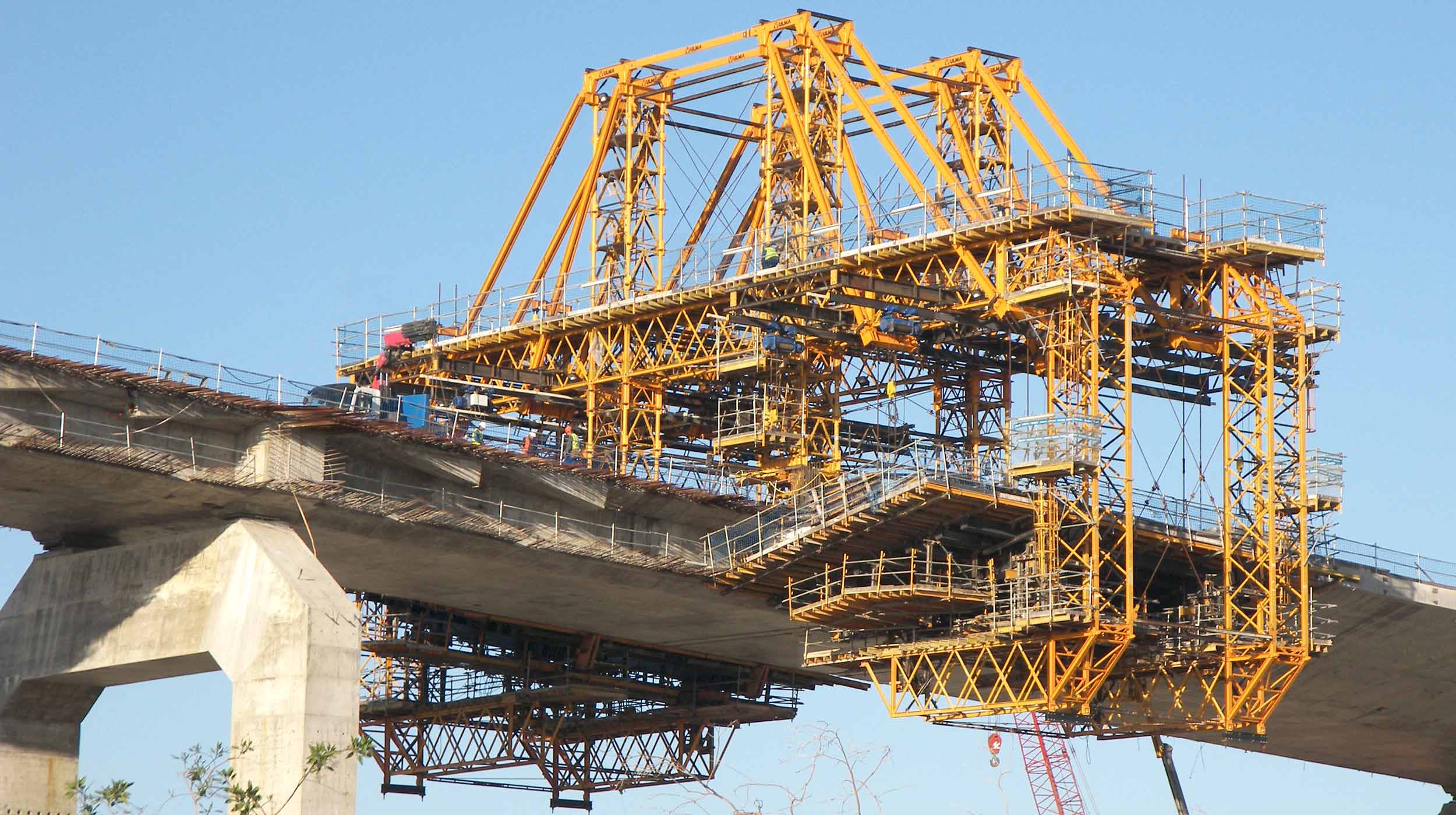 El puente sobre la Bahía de Cádiz,será el más grande de España y uno de los más grandes del mundo con una longitud de 3.082 m.