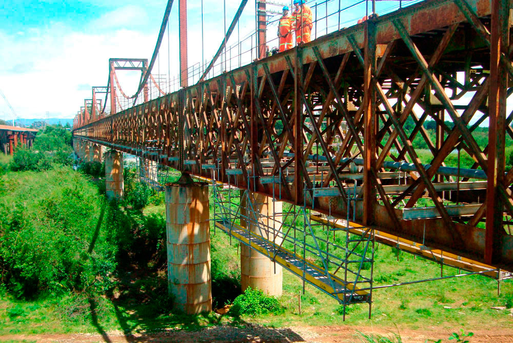 Puente ferroviario de 9 tramos de 49m cada uno.