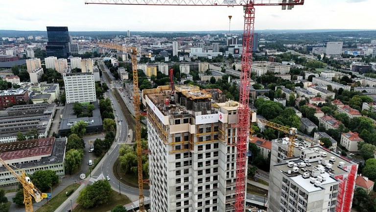 Construcción en altura en Katowice: tecnología de moldaje en rascacielos