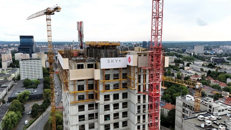 Construcción en altura en Katowice: tecnología de moldaje en rascacielos