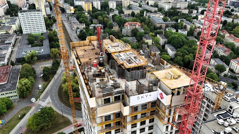 Construcción en altura en Katowice: tecnología de moldaje en rascacielos