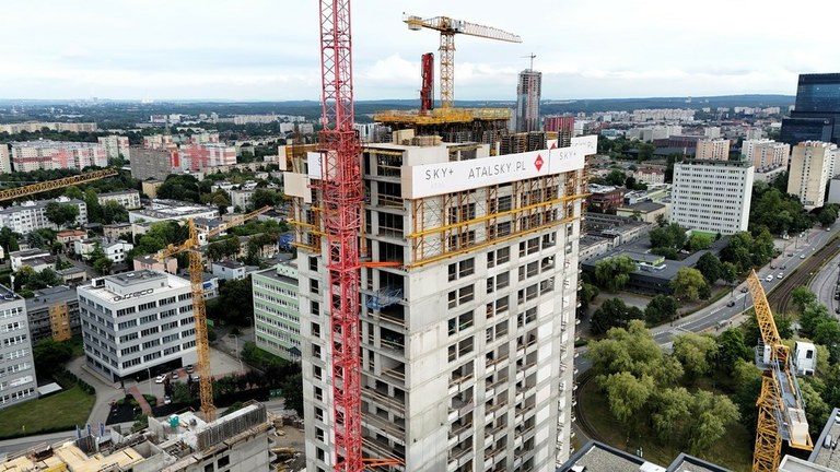 Construcción en altura en Katowice: tecnología de moldaje en rascacielos