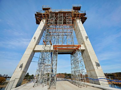 Ingeniería de moldaje y apeo para el nuevo puente sobre el río Narew