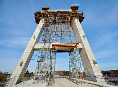 Ingeniería de moldaje y apeo para el nuevo puente sobre el río Narew