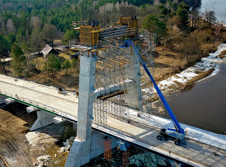 Ingeniería de moldaje y apeo para el nuevo puente sobre el río Narew