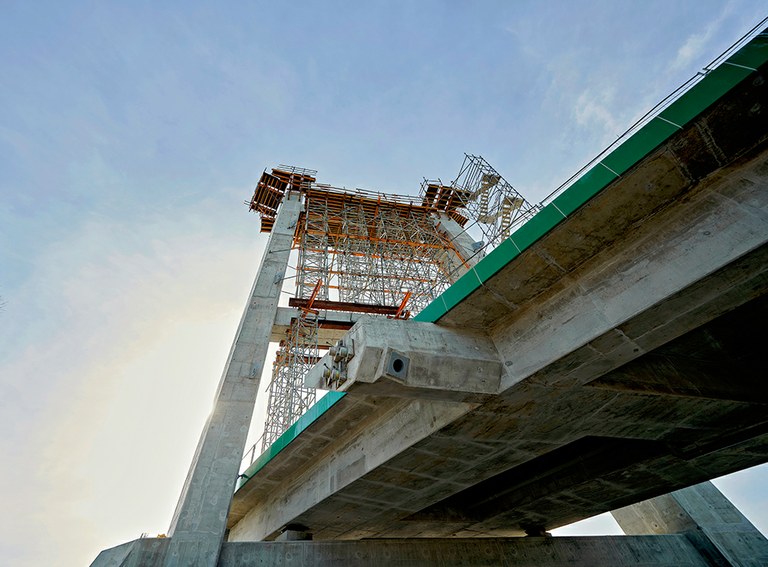 Ingeniería de moldaje y apeo para el nuevo puente sobre el río Narew