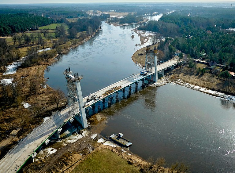 Ingeniería de moldaje y apeo para el nuevo puente sobre el río Narew