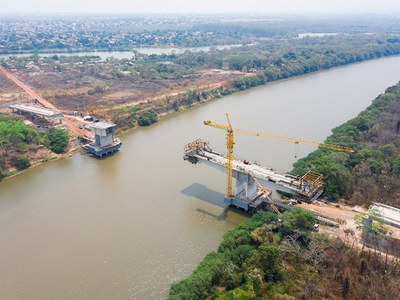 Solución a 240 metros de vano con el sistema de voladizos sucesivos