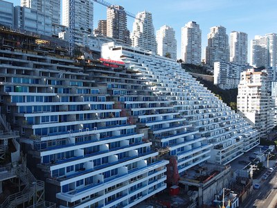 Soluciones especiales de encofrado, cimbra y andamio en la edificación de playa Cochoa