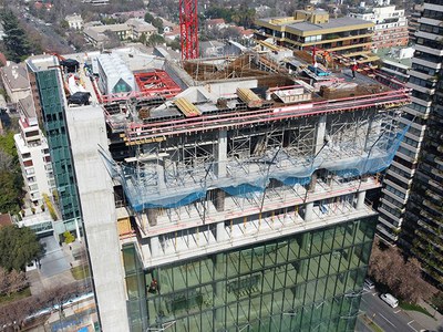 Soluciones seguras y productivas de ULMA para el edificio semi-colgado Gertrudis Echenique