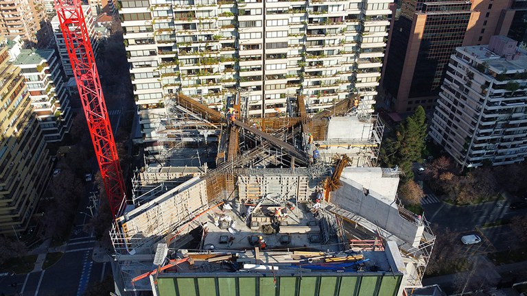 Soluciones seguras y productivas de ULMA para el edificio semi-colgado Gertrudis Echenique